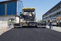 gaziemirde asfaltlama atagi 4 bin 470 ton asfaltla yollar yenileniyor
