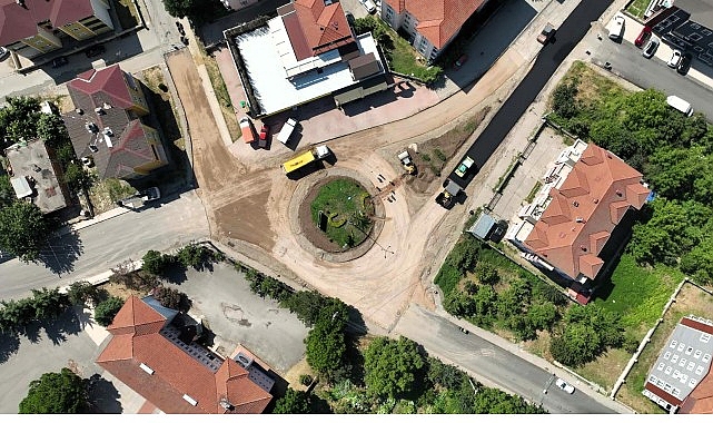 Gölcük’te Ergenekon Caddesi kavşağı yenileniyor 1 golcukte ergenekon caddesi kavsagi yenileniyor