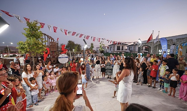 Hayriye ve Vehbi Özen Çocuk Etkinlik Merkezi ile Mavi Kelebek Anı Parkı Alaçatı’da hizmete açıldı 1 hayriye ve vehbi ozen cocuk etkinlik merkezi ile mavi kelebek ani parki alacatida hizmete acildi