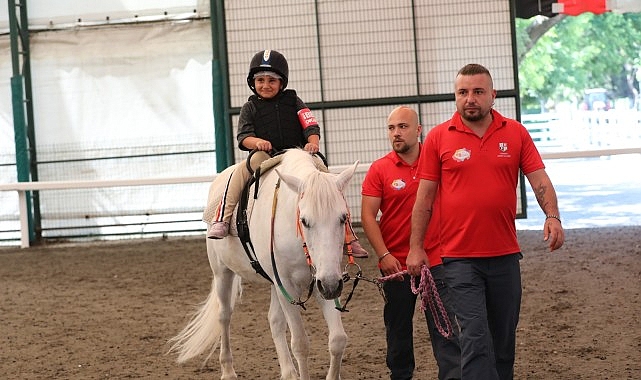 İBB Çocuklar İçin Binicilik Etkinlikleri Başlattı 1 ibb cocuklar icin binicilik etkinlikleri baslatti