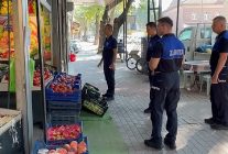 inegol belediyesi zabita ekiplerinden kaldirim isgali ve cevre kirliligi denetimi