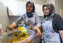 izmir buyuksehir belediyesinden annelere dayanisma mutfagi