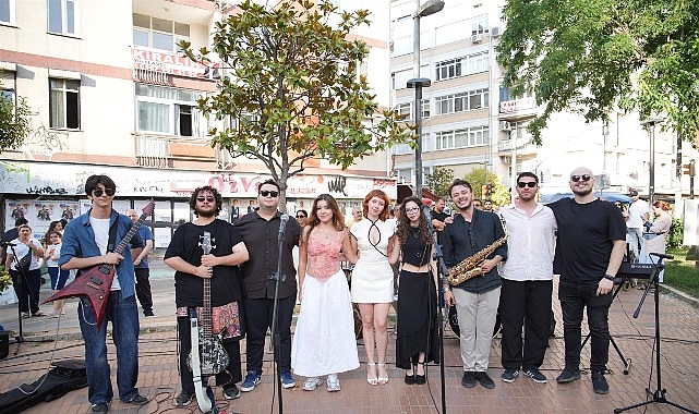 Kadıköy’ün Sokakları Gençlerin Müziğiyle Şenleniyor 1 kadikoyun sokaklari genclerin muzigiyle senleniyor