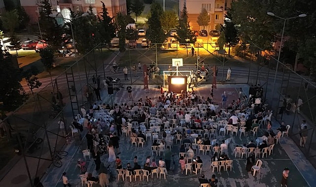 “Karagöz’ün Salıncağı” İlk Gösteriminde Çocuklar Ve Aileler Buluştu 1 karagozun salincagi ilk gosteriminde cocuklar ve aileler bulustu