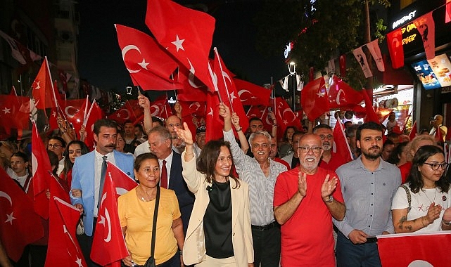 karsiyaka carsisi 30 agustosta gelincik tarlasina donustu