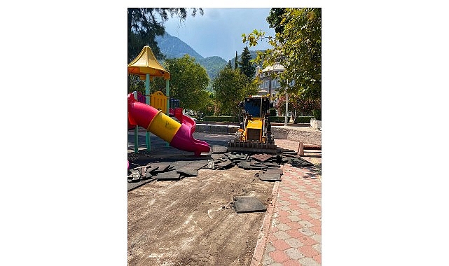 Kemer’de yeşil alanlarda bakım çalışmaları 1 kemerde yesil alanlarda bakim calismalari