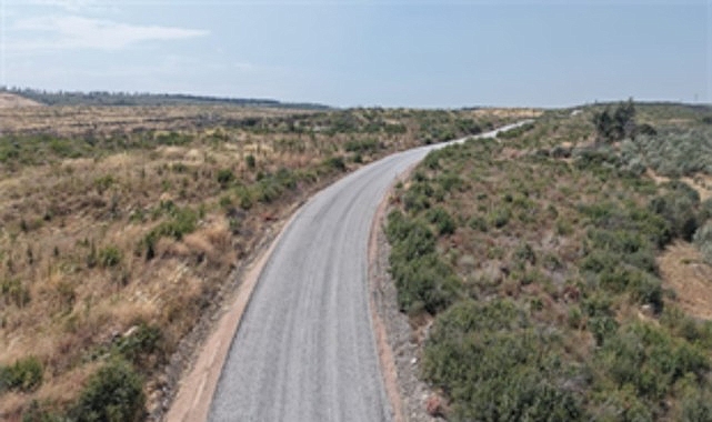 Kınık’ta 5 mahalleyi birbirine bağlayan yollar yenilendi 1 kinikta 5 mahalleyi birbirine baglayan yollar yenilendi