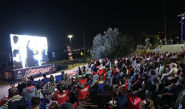Küçükçekmece'de Açık Hava Sinema Günleri "Neşeli Günler" ile Başladı 1 kucukcekmecede acik hava sinema gunleri neseli gunler ile basladi