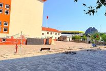 kuzdere haci mehmet saygin ortaokulu bahcesinde duzenleme calismalari