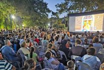 malkarada yaz aksamlari acik hava sinema geceleri ile renklendi binlerce cocuk sinema keyfi yasadi
