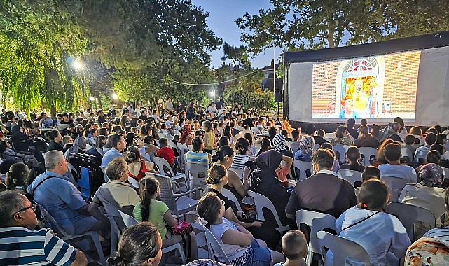 malkarada yaz aksamlari acik hava sinema geceleri ile renklendi binlerce cocuk sinema keyfi yasadi