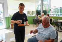 maltepe belediyesi emekli dayanisma evi uygun fiyatlariyla emeklilerin goz bebegi oldu