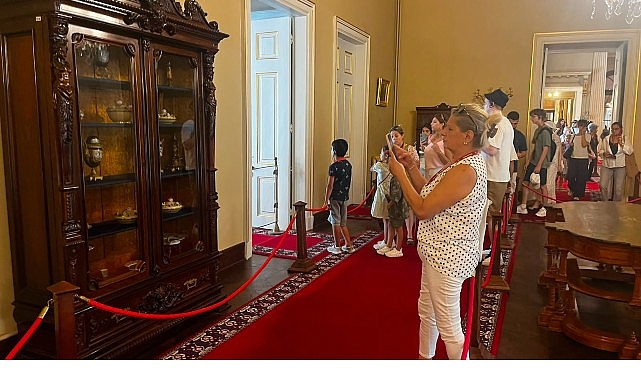 Maltepelilerden “Dolmabahçe Sarayı”na ziyaret 1 maltepelilerden dolmabahce sarayina ziyaret