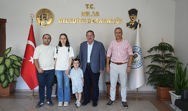 Minik Göktuğ'dan Başkan Fevzi Topuz'a teşekkür ziyareti 1 minik goktugdan baskan fevzi topuza tesekkur ziyareti