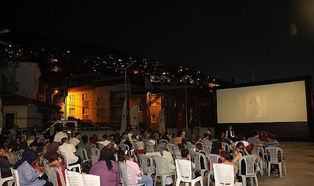 Mollafenari’de Sinema Perdesi Çocuklar İçin Açıldı 1 mollafenaride sinema perdesi cocuklar icin acildi