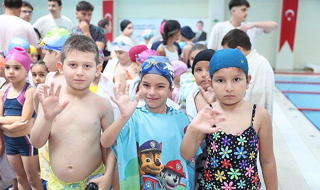 Osmangazi’de Geleceğin Yüzücüleri Sertifikalarını Aldı 1 osmangazide gelecegin yuzuculeri sertifikalarini aldi
