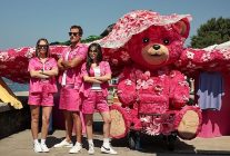 red bull ucus gununde yumos airlines unlu isimlerle ilk ve tek ucusunu gerceklestirdi
