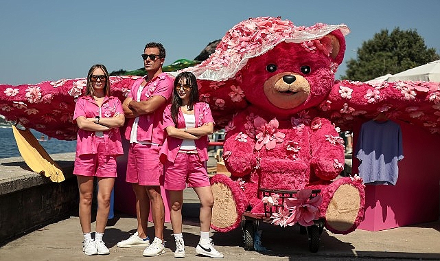 Red Bull Uçuş Günü’nde Yumoş Airlines Ünlü İsimlerle İlk ve Tek Uçuşunu Gerçekleştirdi 1 red bull ucus gununde yumos airlines unlu isimlerle ilk ve tek ucusunu gerceklestirdi
