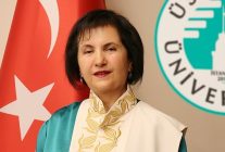 rektor prof dr nazife gungor mezuna kalmak yerine universite yolculuguna baslayin