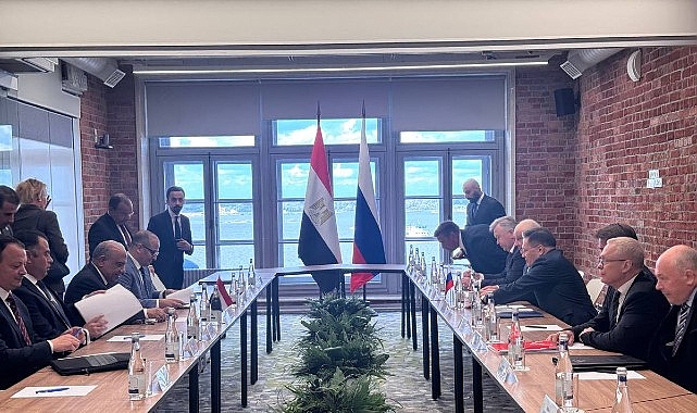 rosatom genel muduru aleksey likhachev ile misir elektrik ve yenilenebilir enerji bakani mahmud esmat el dabaa ngsnin insasindaki son durumu gorustu
