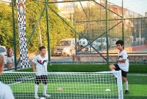 sahalar yenilendi cesmenin mahallelerinde spor senligi basladi