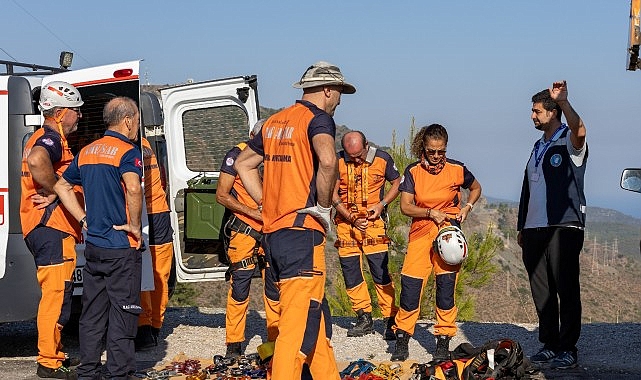 Sarp yamaçlardan 2 ton atık toplandı 1 sarp yamaclardan 2 ton atik toplandi