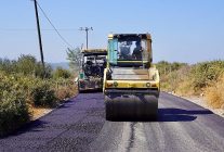 seferihisarda asfalt seferberligi teos caddesinde devam ediyor