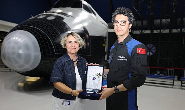 turkiyenin ikinci astronotu tuva cihangir atasever uzay kampi turkiyede genclerle bulustu