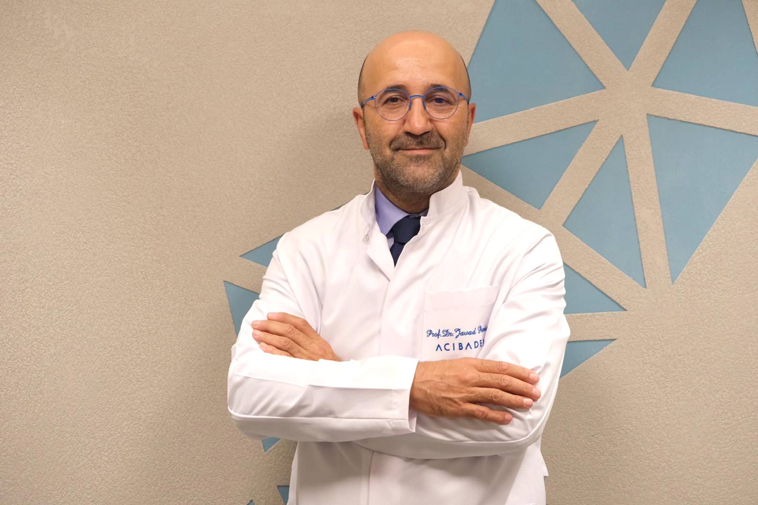 Diz ve Kalça Protezi Ameliyatı Nedir ? Geç Kalmak Ne Kadar Önemli ? 1 1789024373 Prof.Dr .JavadParvizi