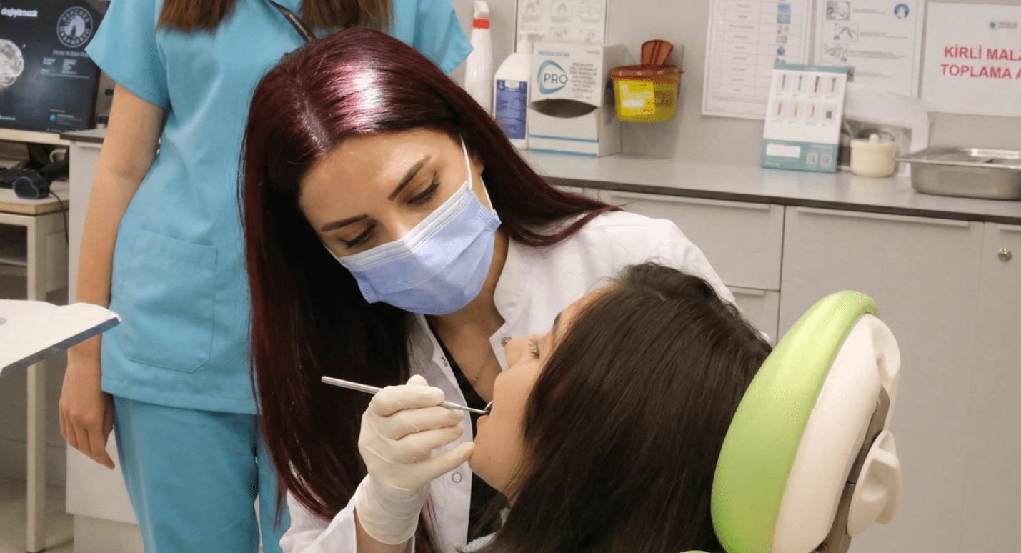 Diş hekimliğinde eğitim anlayışı değişiyor: Vaka çeşitliliği ve yapay zekâ öne çıkıyor 1 1789638504 111
