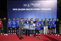 6 calisan genclik futbol turnuvasinda rekabet ve dostluk bir arada yasandi
