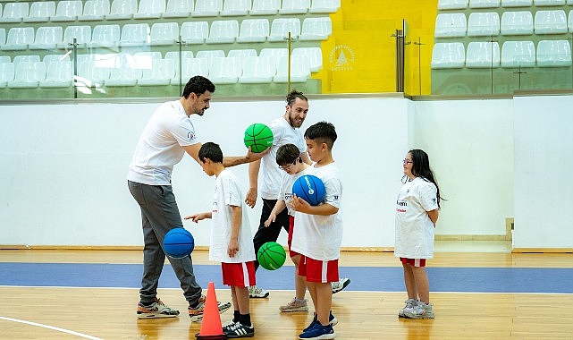 Anadolu Efes One Team kurumsal sosyal sorumluluk projesiyle EuroLeague One Team Ödülleri’nde finale kald 1 anadolu efes one team kurumsal sosyal sorumluluk projesiyle euroleague one team odullerinde finale kald