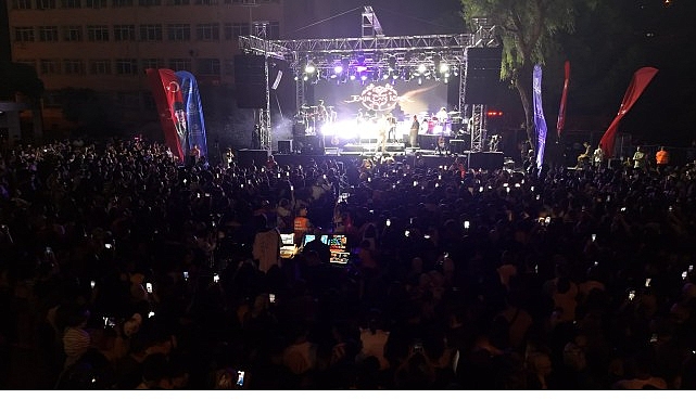 baskan cercioglundan sokede kurtulus coskusu