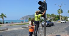 buyuksehirden sinyalizasyonlar ve trafik uyari levhalarina genel bakim