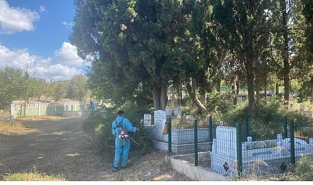 İzmit’te mezarlıklar Büyükşehir eliyle güzelleşiyor 1 izmitte mezarliklar buyuksehir eliyle guzellesiyor