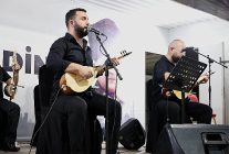 keciorende her mahallede konser coskusu yasaniyor