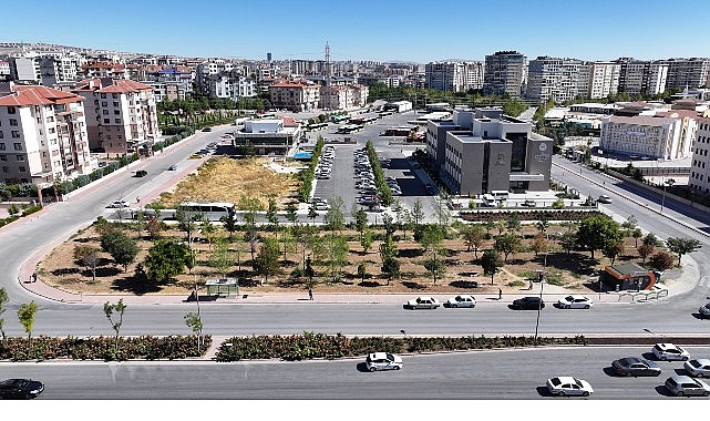 konya buyuksehir rayli sistem calismalari esnasinda kaldirdigi her agaci yeniden toprakla bulusturuyor