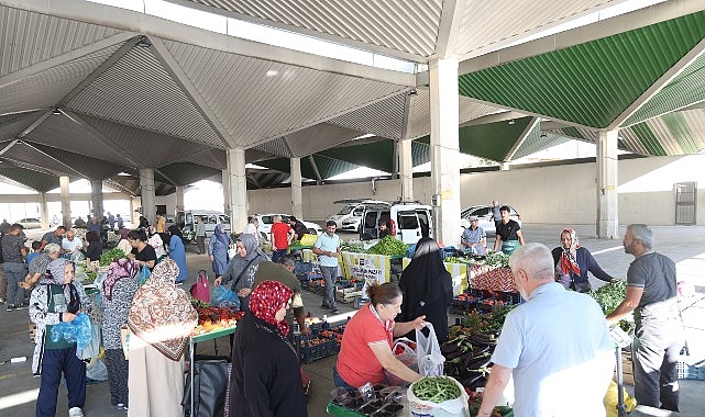 Konya Büyükşehir’in Yerli Ürün Pazarı, Üretici ile Tüketiciyi Doğrudan Buluşturuyor 1 konya buyuksehirin yerli urun pazari uretici ile tuketiciyi dogrudan bulusturuyor