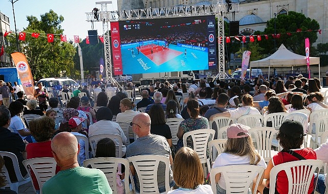 maltepeliler filenin sultanlarini dev ekranda izlediler