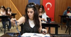 moda akademisinde hayal gucu kumasla bulusuyor