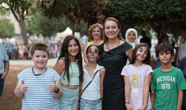 mutlu cocuklar sokaginda eglence devam ediyor