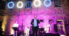 romangalin tarihi dokusu dunya ezgileriyle bulustu