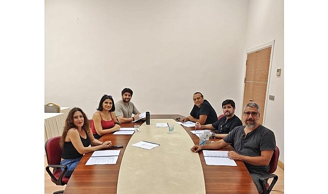 yenisehirde tiyatro perdesi aralaniyor