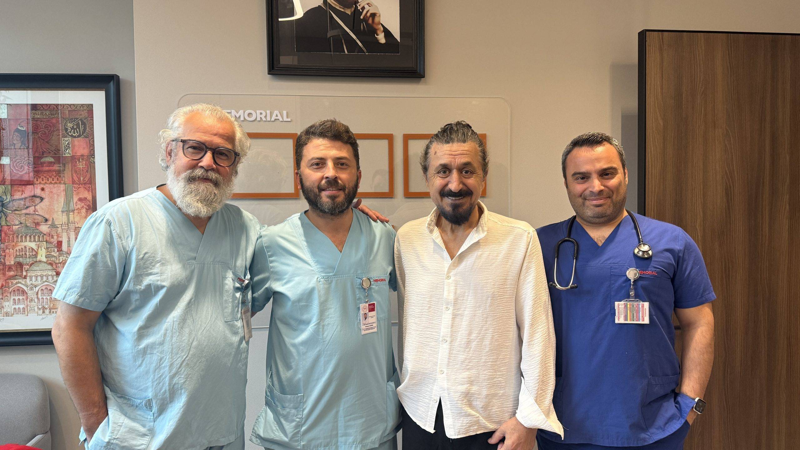 Göbek düşüklüğü sandı, karnındaki şişliğin nedeni 7,5 santimetrelik aort genişlemesi çıktı 1 1791194265 Prof. Dr. Mehmet Altu Tun er Op. Dr. Hidayet Demir Adem nar Prof. Dr. Sabahat
